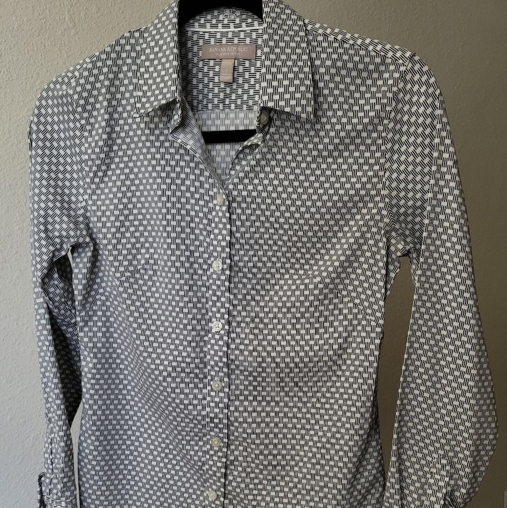 Banana Republic Pattern Button Down Size 4 Petite